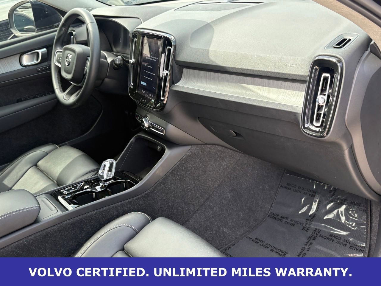 Certified 2025 Volvo XC40 B5 Plus AWD/4WD image 34