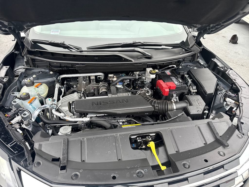 Used 2025 Nissan Rogue S image 23