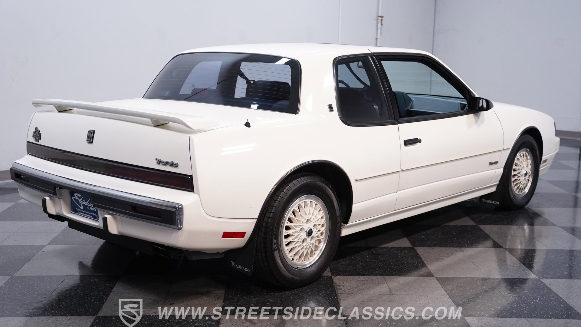 Used 1989 Oldsmobile Toronado Trofeo image 12