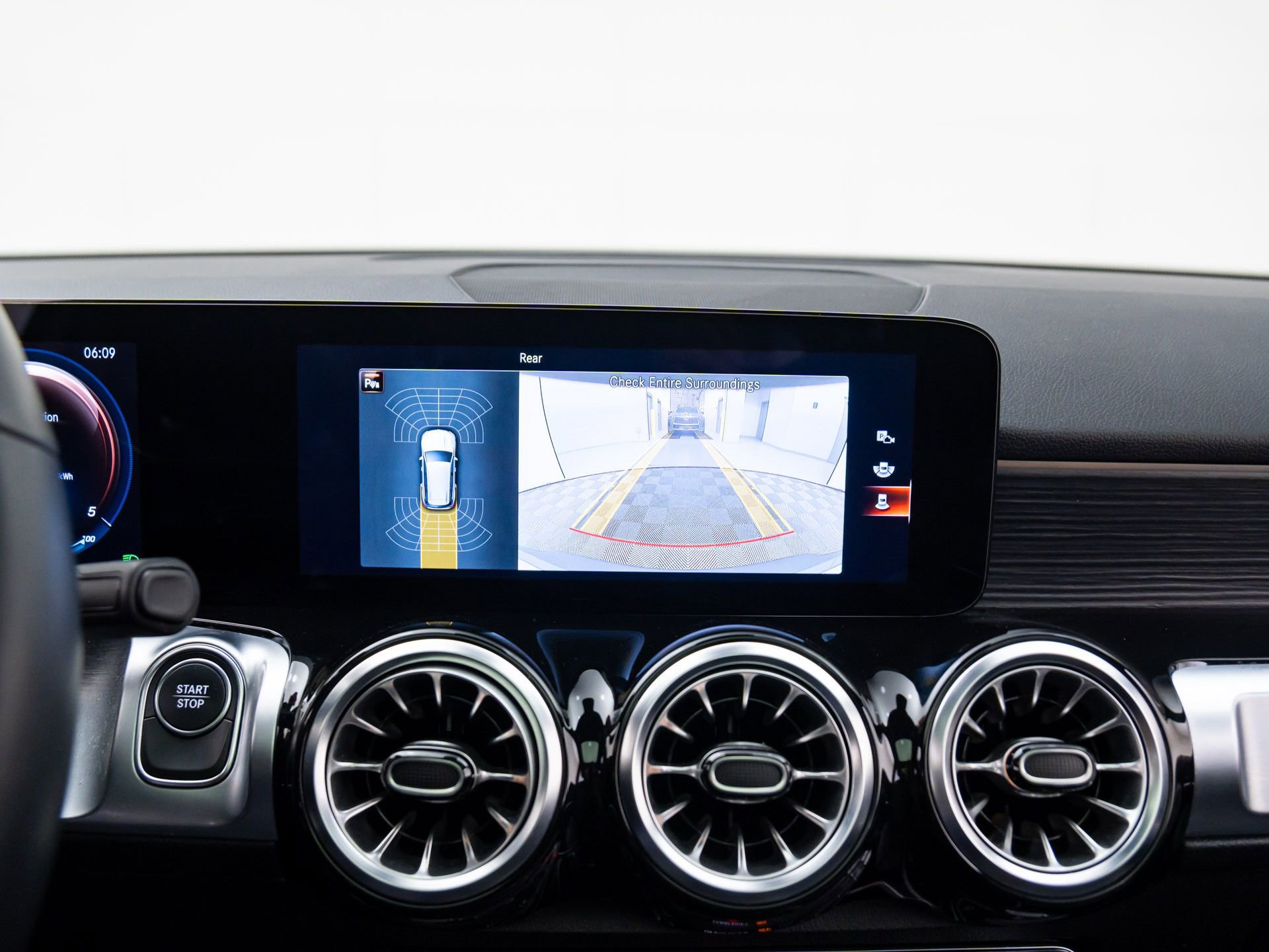 Used 2023 Mercedes-Benz EQB 300 4MATIC w/ Exclusive Package image 28