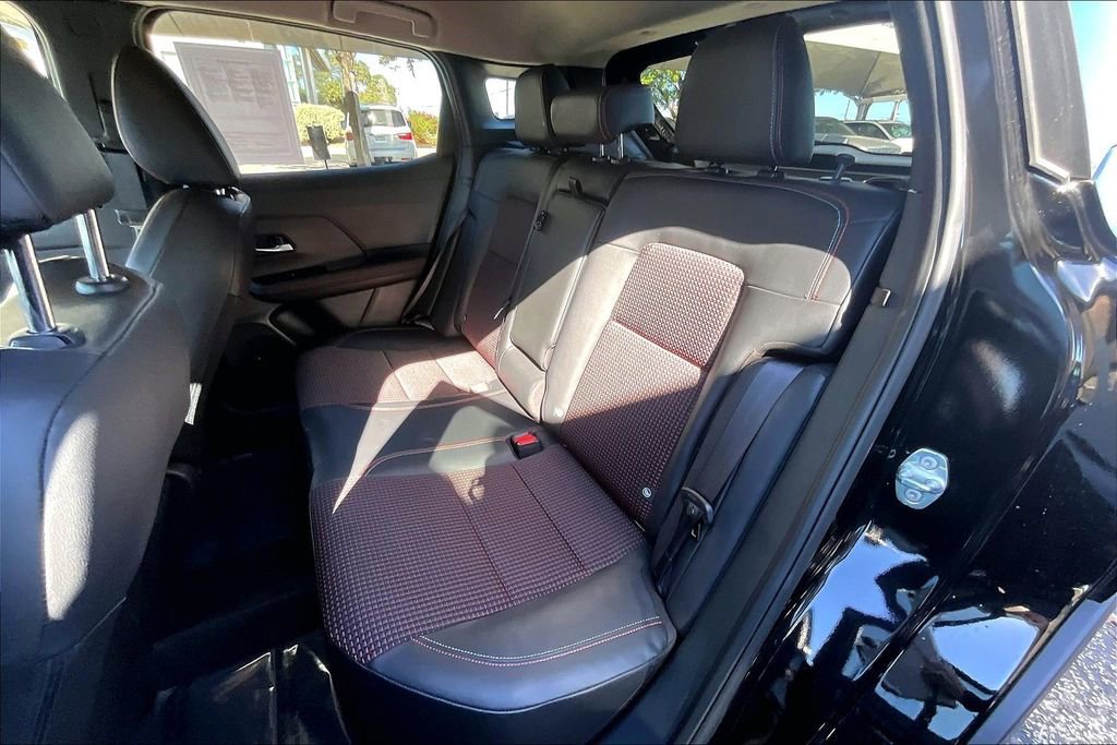 Used 2025 Nissan Kicks SR image 33