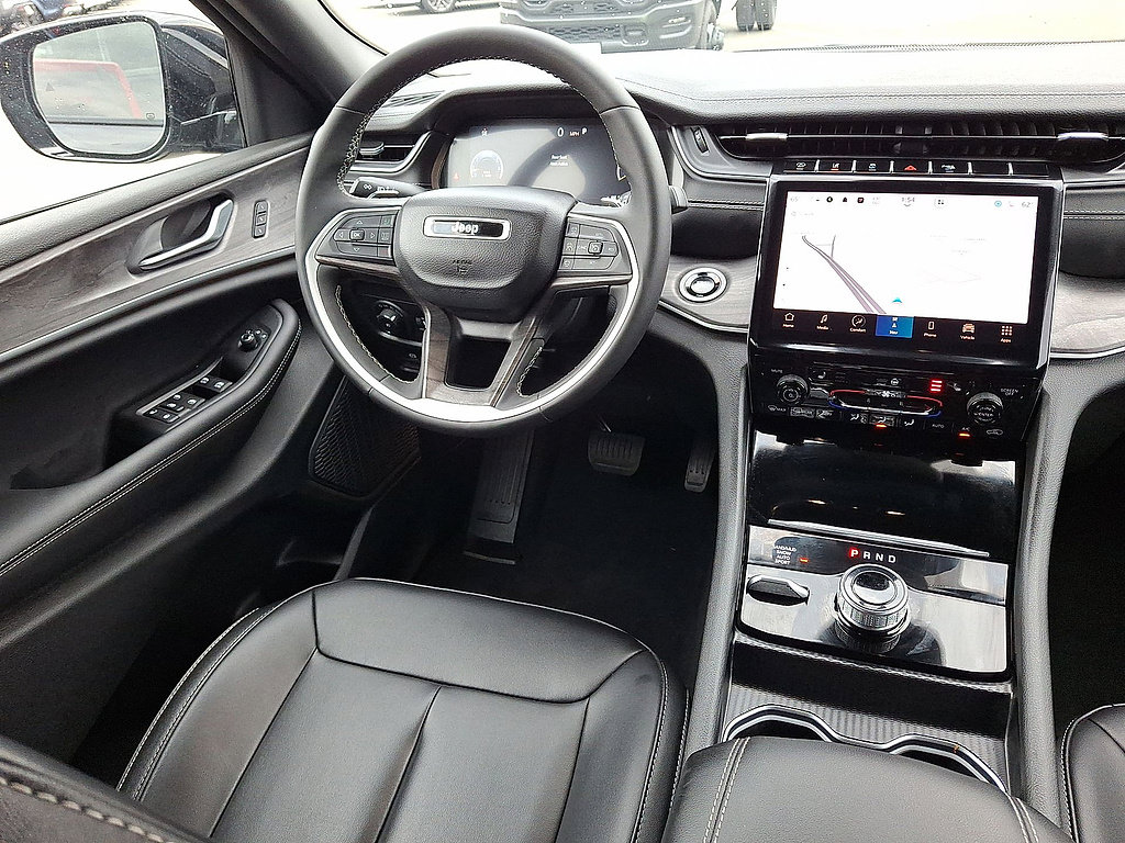 Used 2024 Jeep Grand Cherokee Limited AWD/4WD image 15
