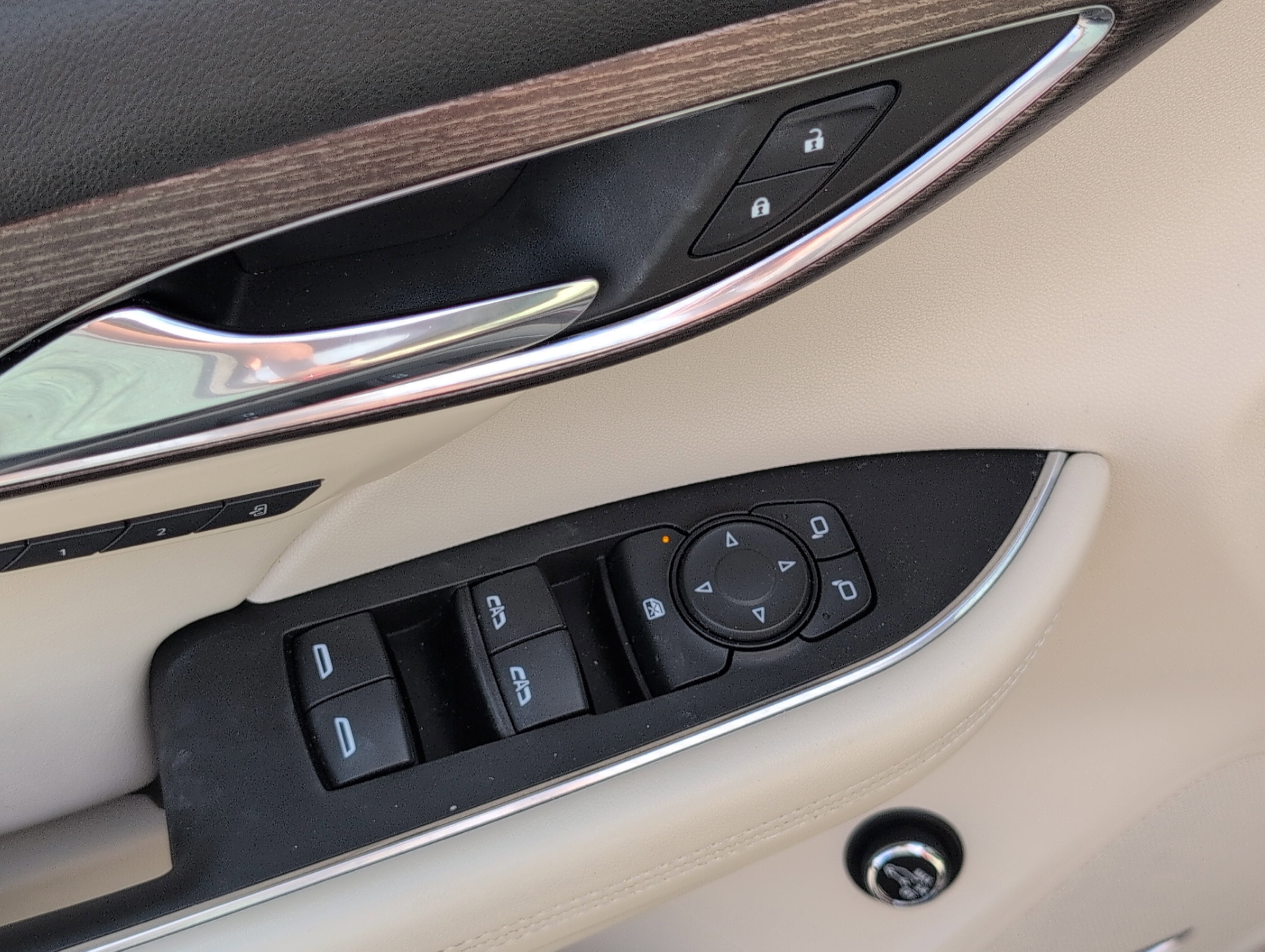 Used 2021 Buick Envision Avenir w/ Technology Package II image 17