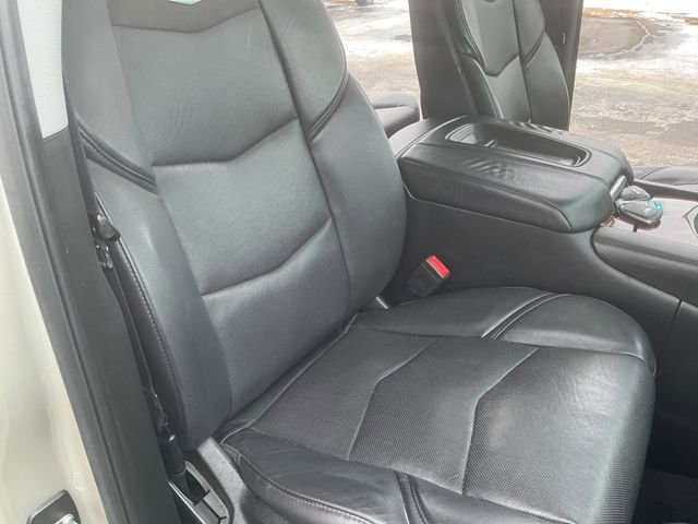 Used 2017 Cadillac Escalade Premium Luxury image 41