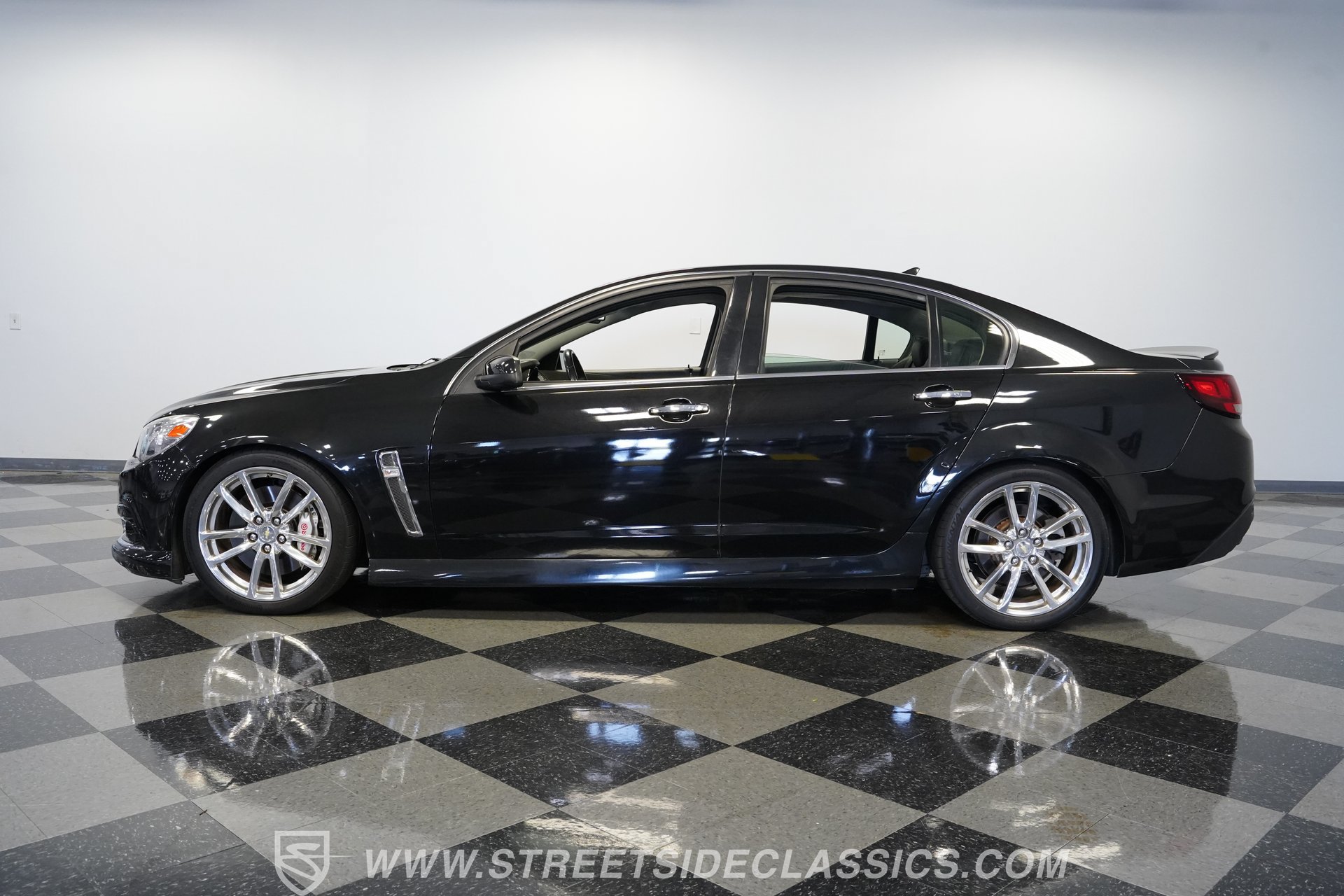 Used 2014 Chevrolet SS RWD image 2