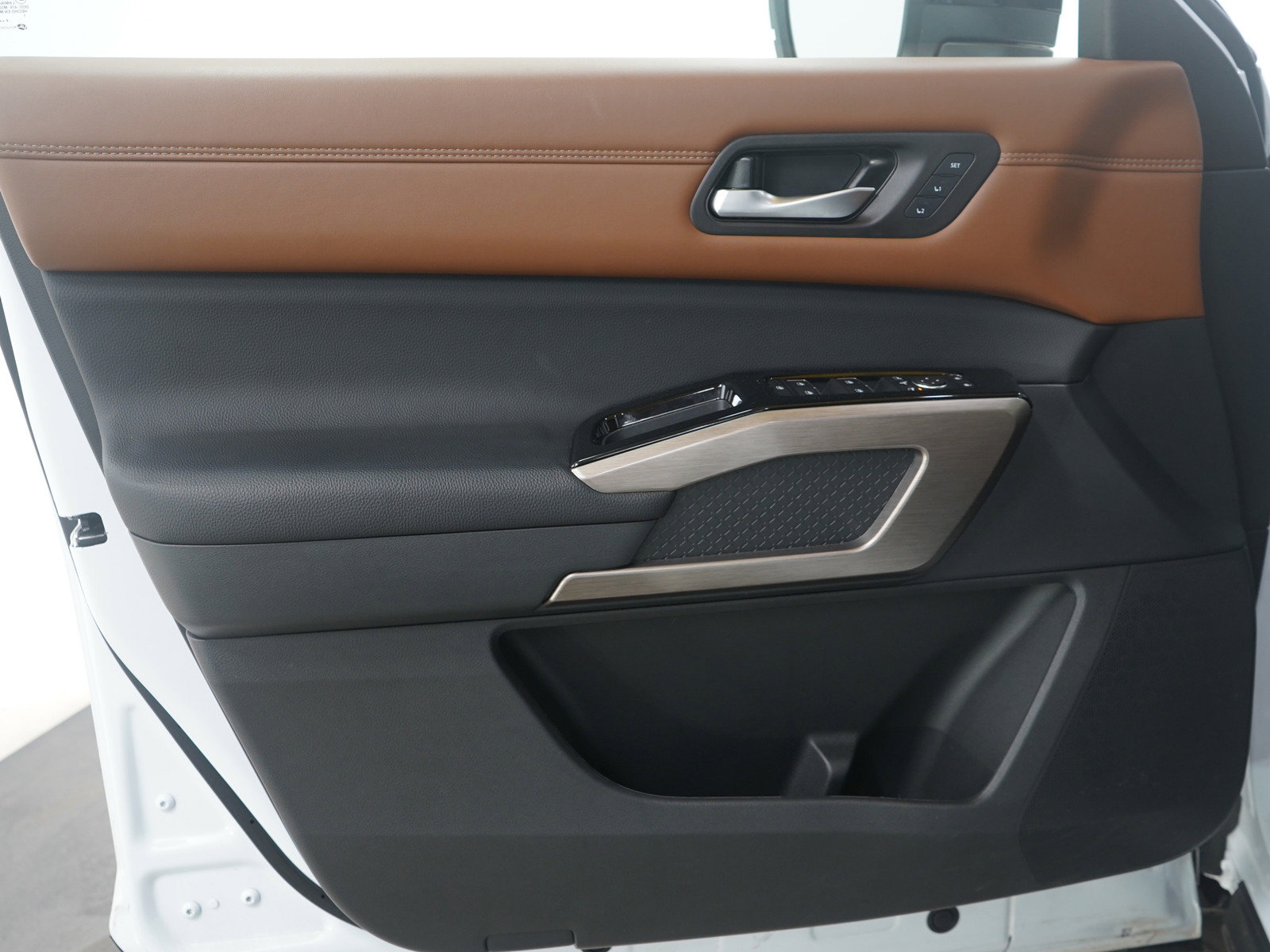 Used 2025 Nissan Pathfinder Platinum w/ Cargo Package image 24