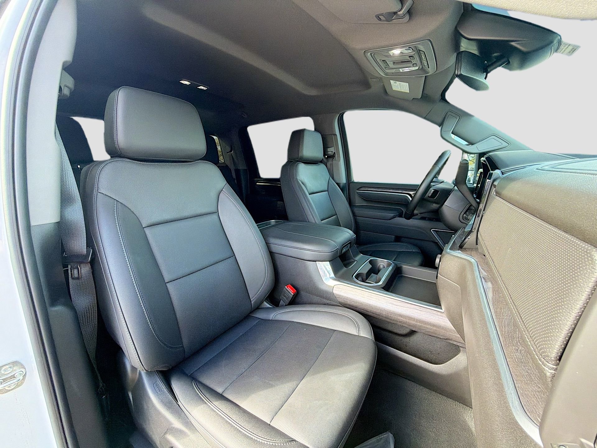 Used 2025 Chevrolet Silverado 2500 LTZ w/ LTZ Convenience Package image 16