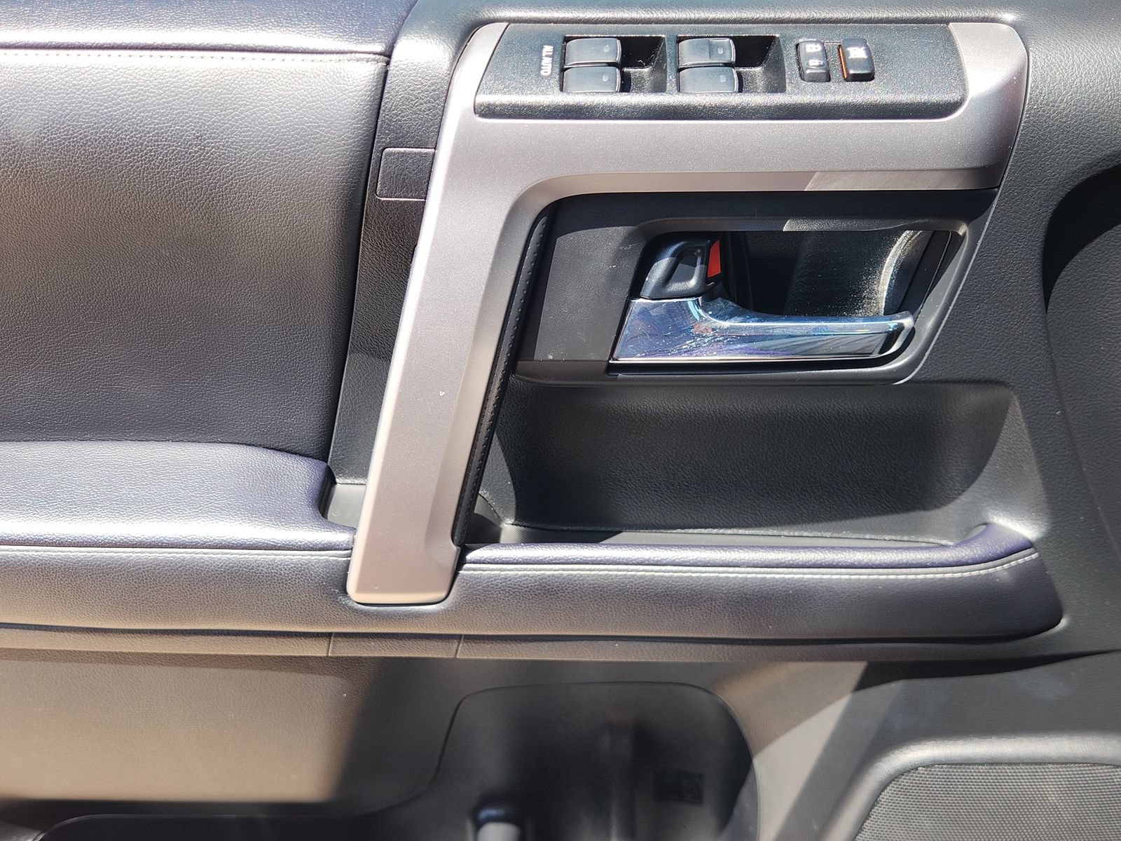 Used 2022 Toyota 4Runner SR5 Premium w/ Moonroof Package RWD image 27
