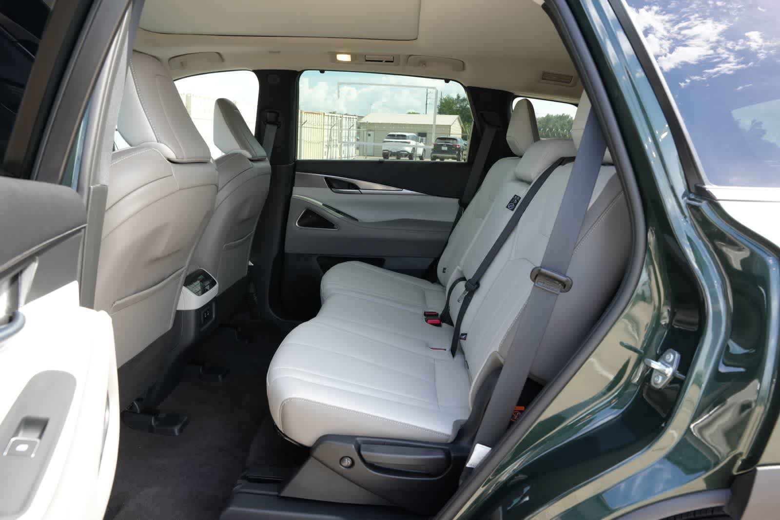Certified 2026 INFINITI QX60 Luxe w/ Cargo Package FWD image 18