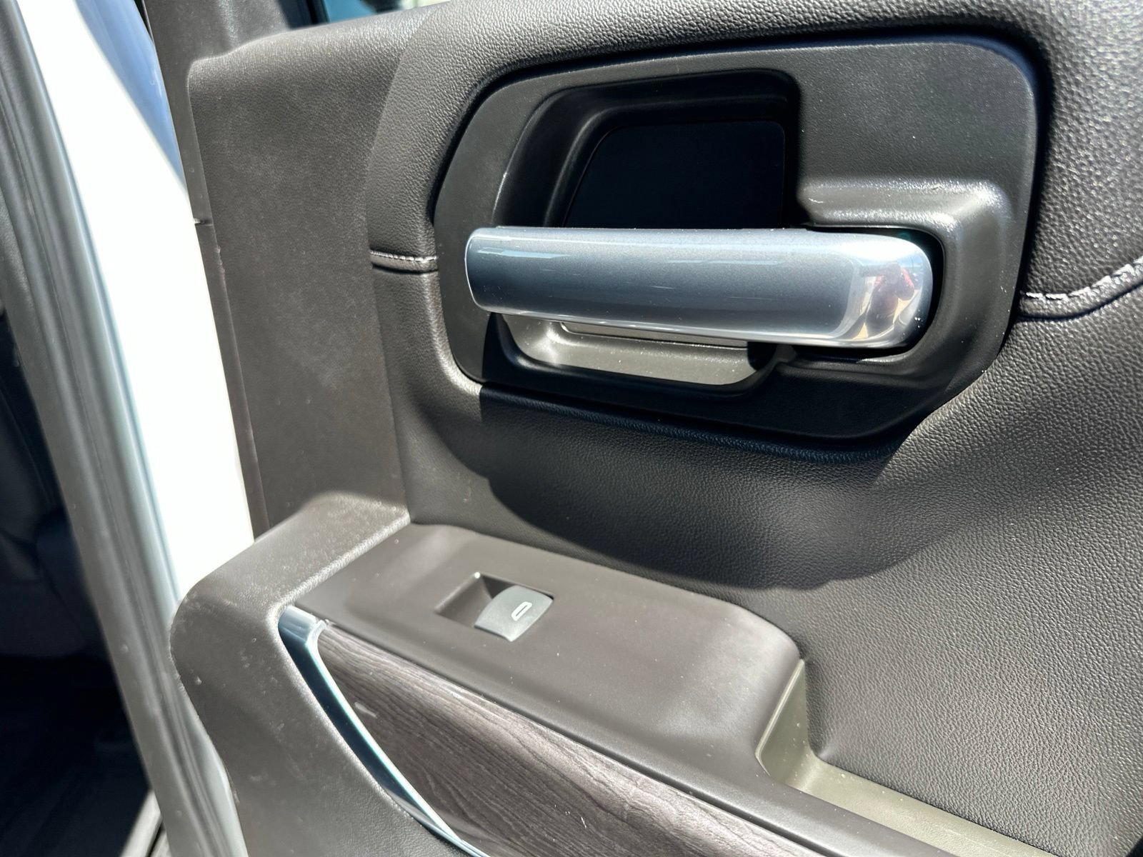 Used 2019 Chevrolet Silverado 1500 LTZ w/ LTZ Premium Package AWD/4WD image 36