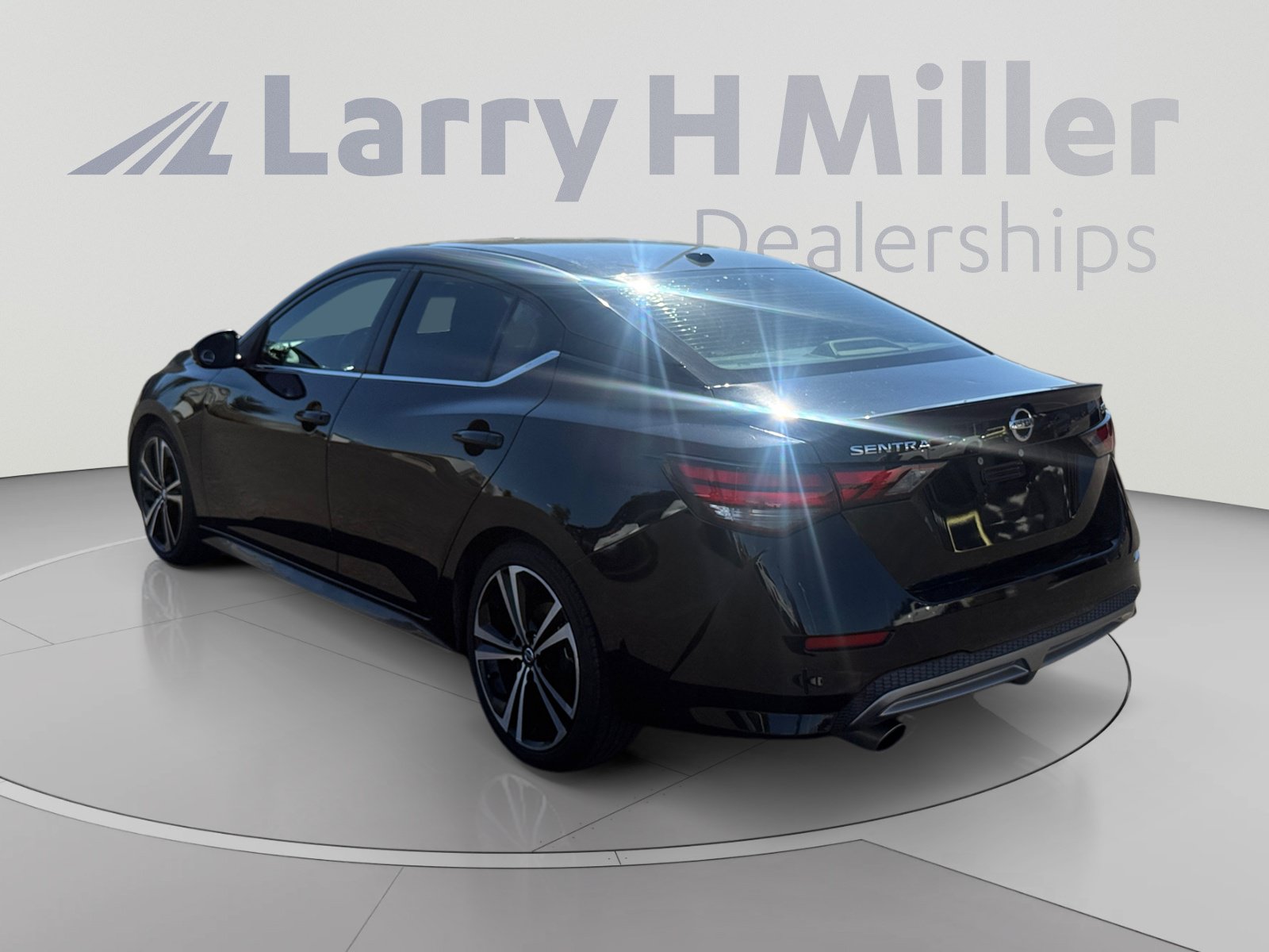 Used 2020 Nissan Sentra SR w/ Trunk Package FWD image 3