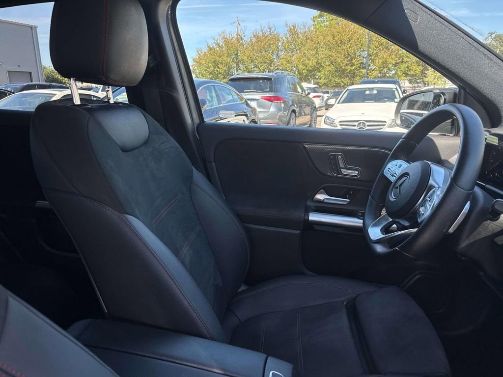 Used 2023 Mercedes-Benz GLA 250 image 11