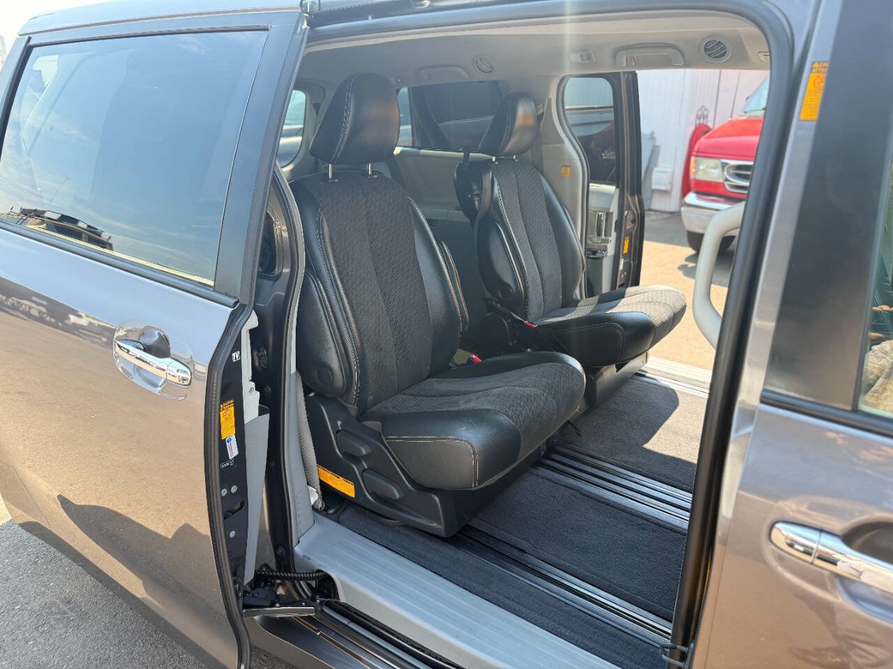 Used 2013 Toyota Sienna SE FWD image 24