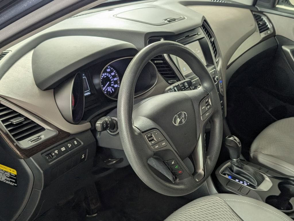 Used 2018 Hyundai Santa Fe SE image 14