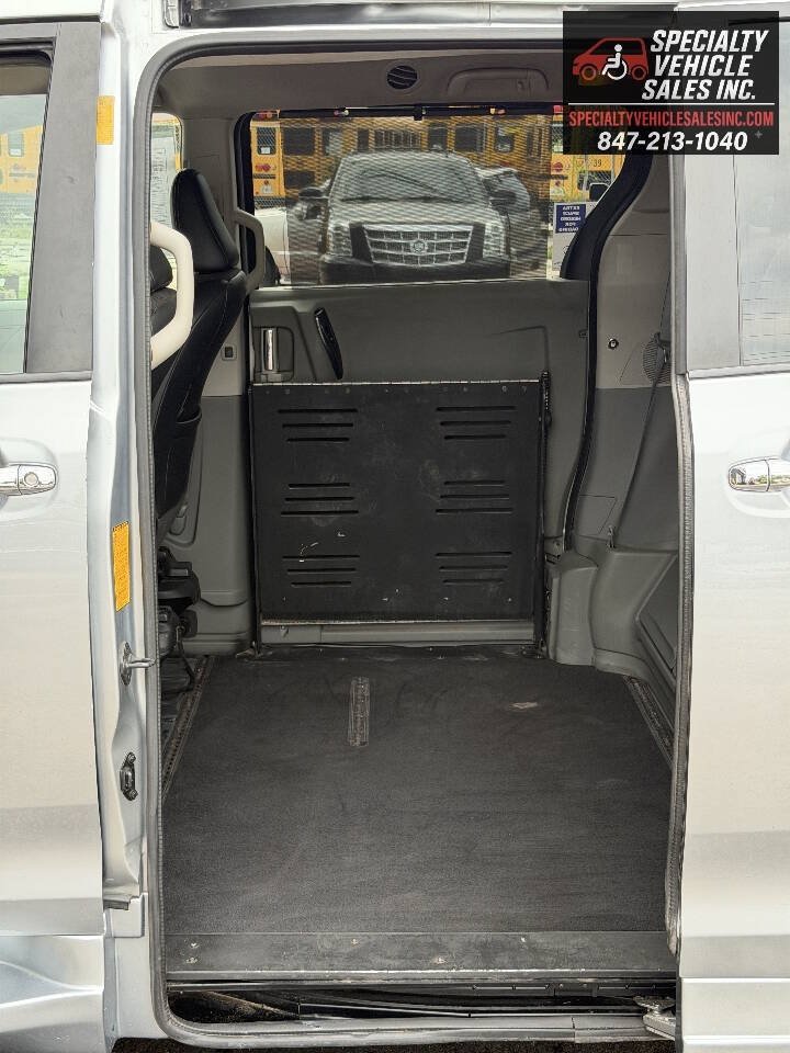 Used 2014 Toyota Sienna SE FWD image 13