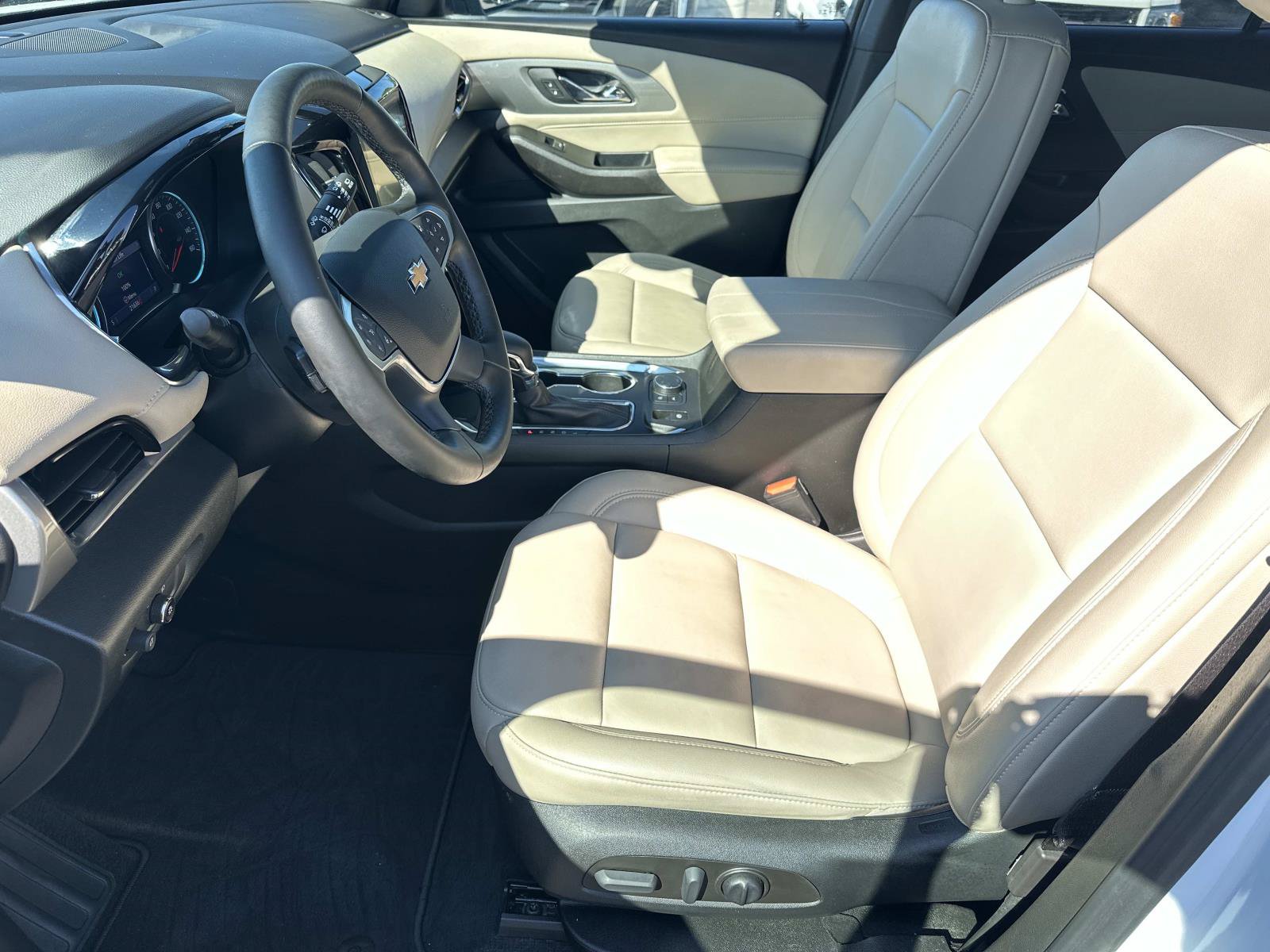 Certified 2023 Chevrolet Traverse LT w/ LT Premium Package AWD/4WD image 19