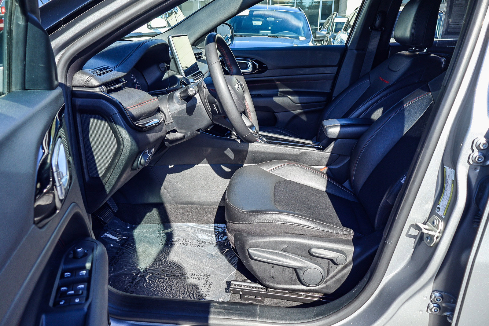 Used 2024 Jeep Compass Trailhawk image 2