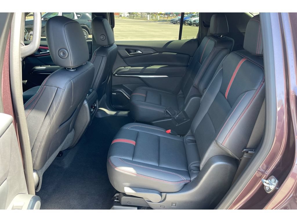 Used 2026 Chevrolet Traverse RS w/ LPO, Cargo Package FWD image 15