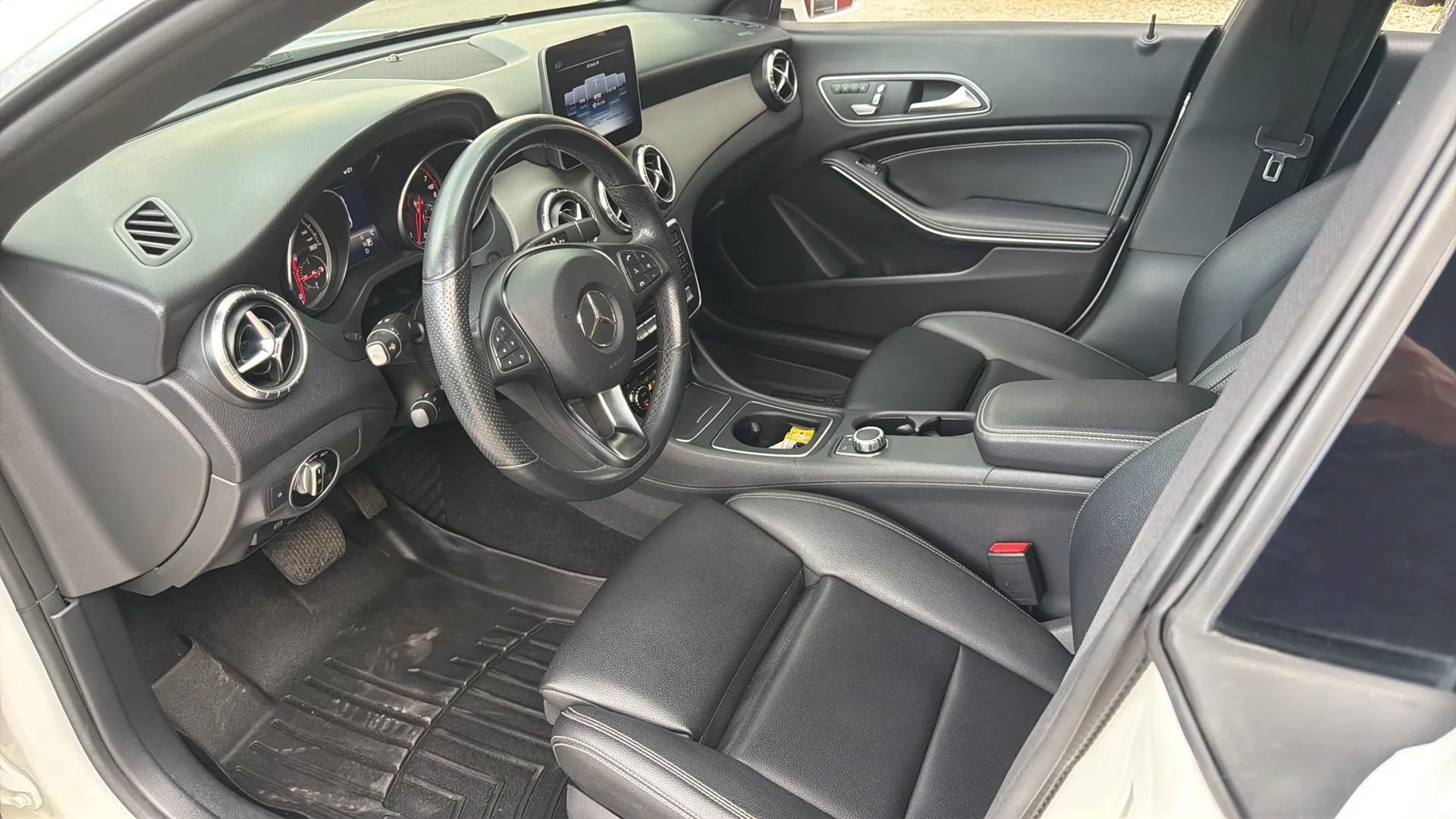 Used 2019 Mercedes-Benz CLA 250 4MATIC image 15