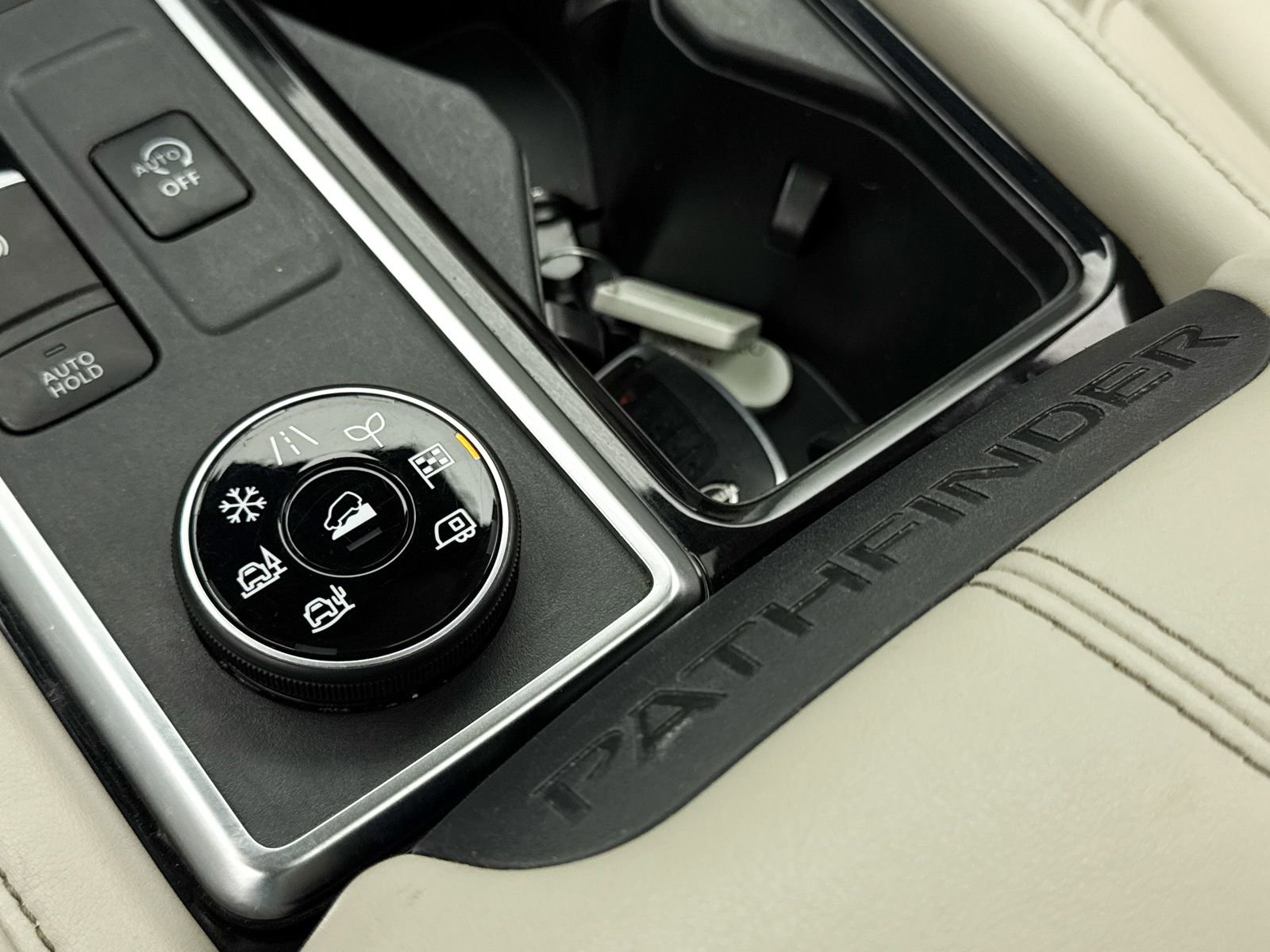Used 2023 Nissan Pathfinder SL w/ SL Premium Package AWD/4WD image 9