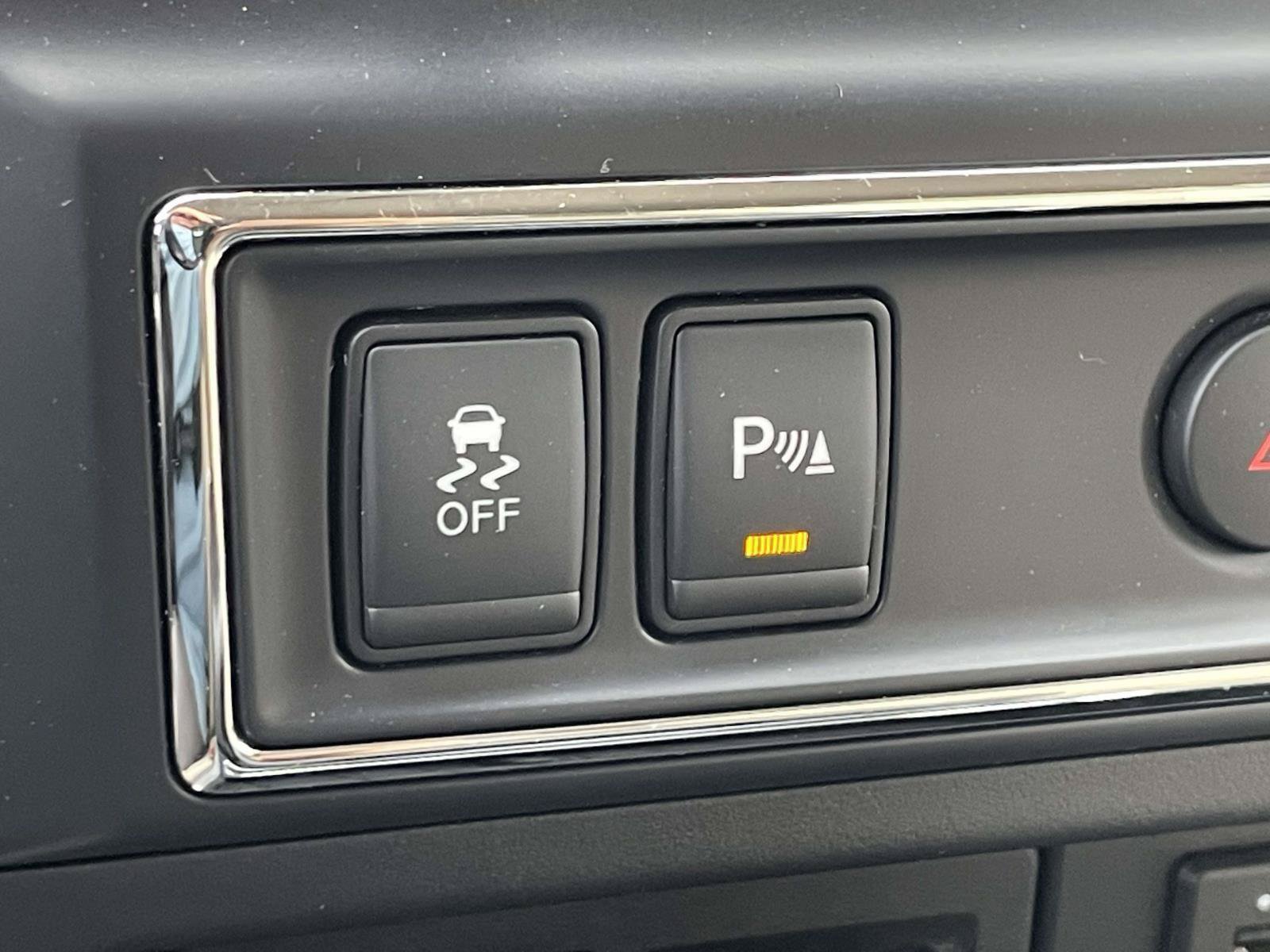 Used 2016 Nissan Titan SV AWD/4WD image 24