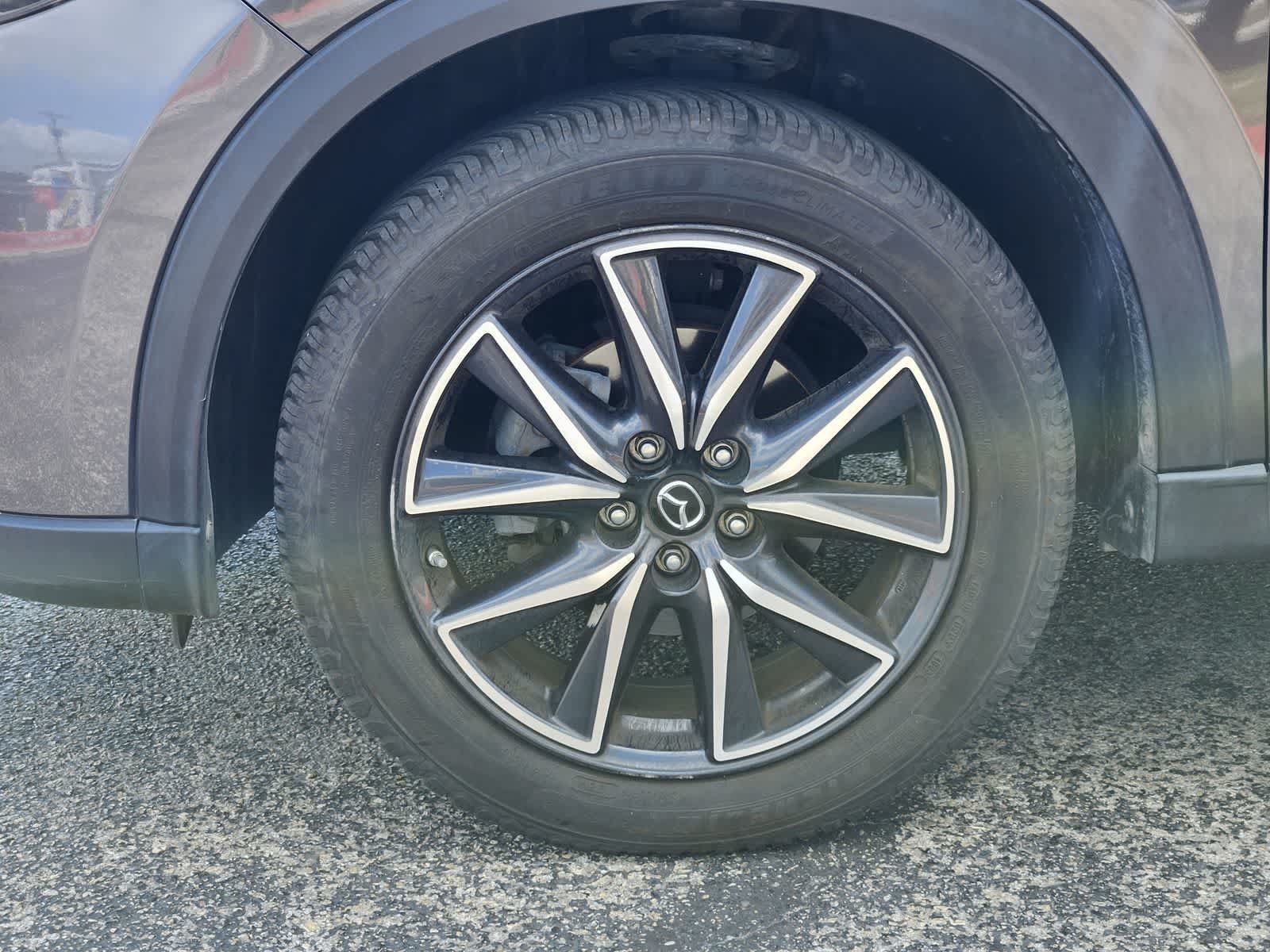 Used 2018 MAZDA CX-5 Touring w/ Preferred Equipment Package FWD image 9