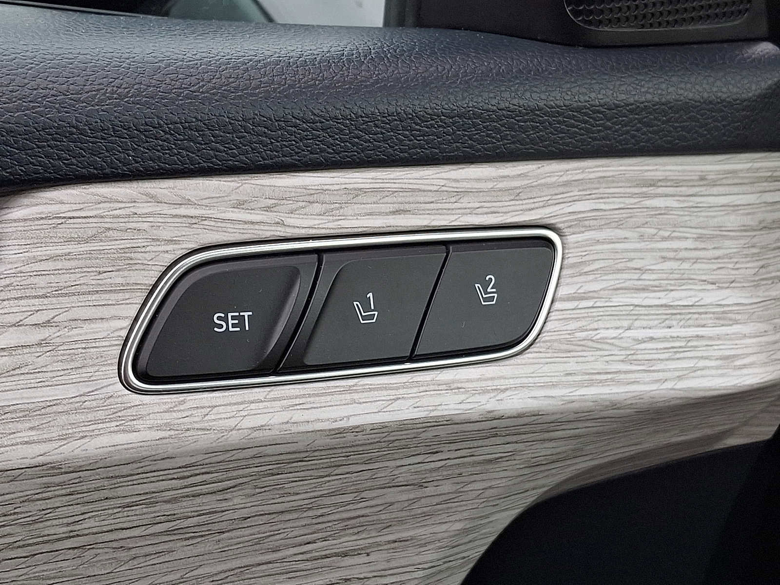 Used 2023 Hyundai Palisade Calligraphy image 25