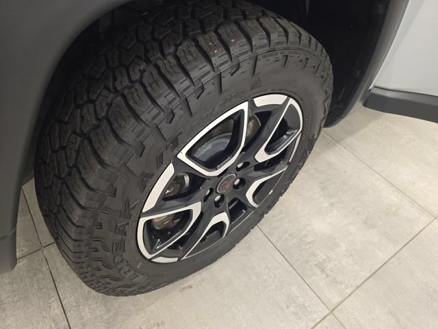 Used 2025 Jeep Compass Trailhawk AWD/4WD image 36