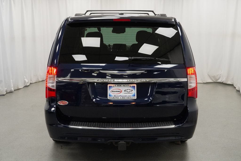 Used 2016 Chrysler Town & Country Touring w/ Driver Convenience Group FWD image 27
