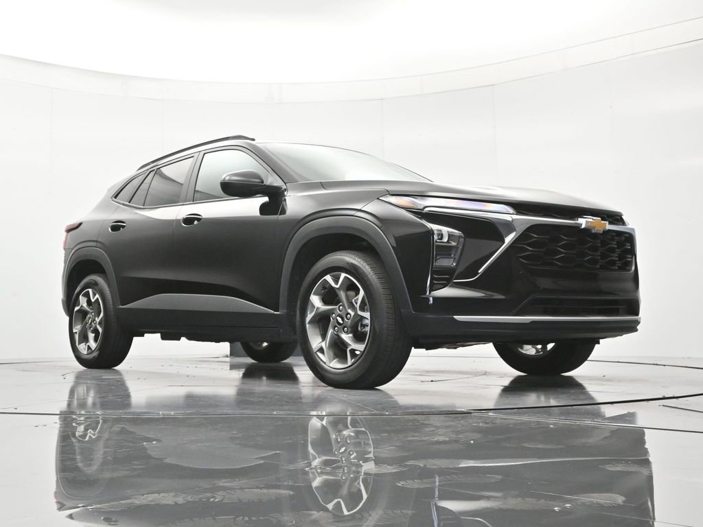 Certified 2025 Chevrolet Trax LT w/ LT Convenience Package FWD image 38