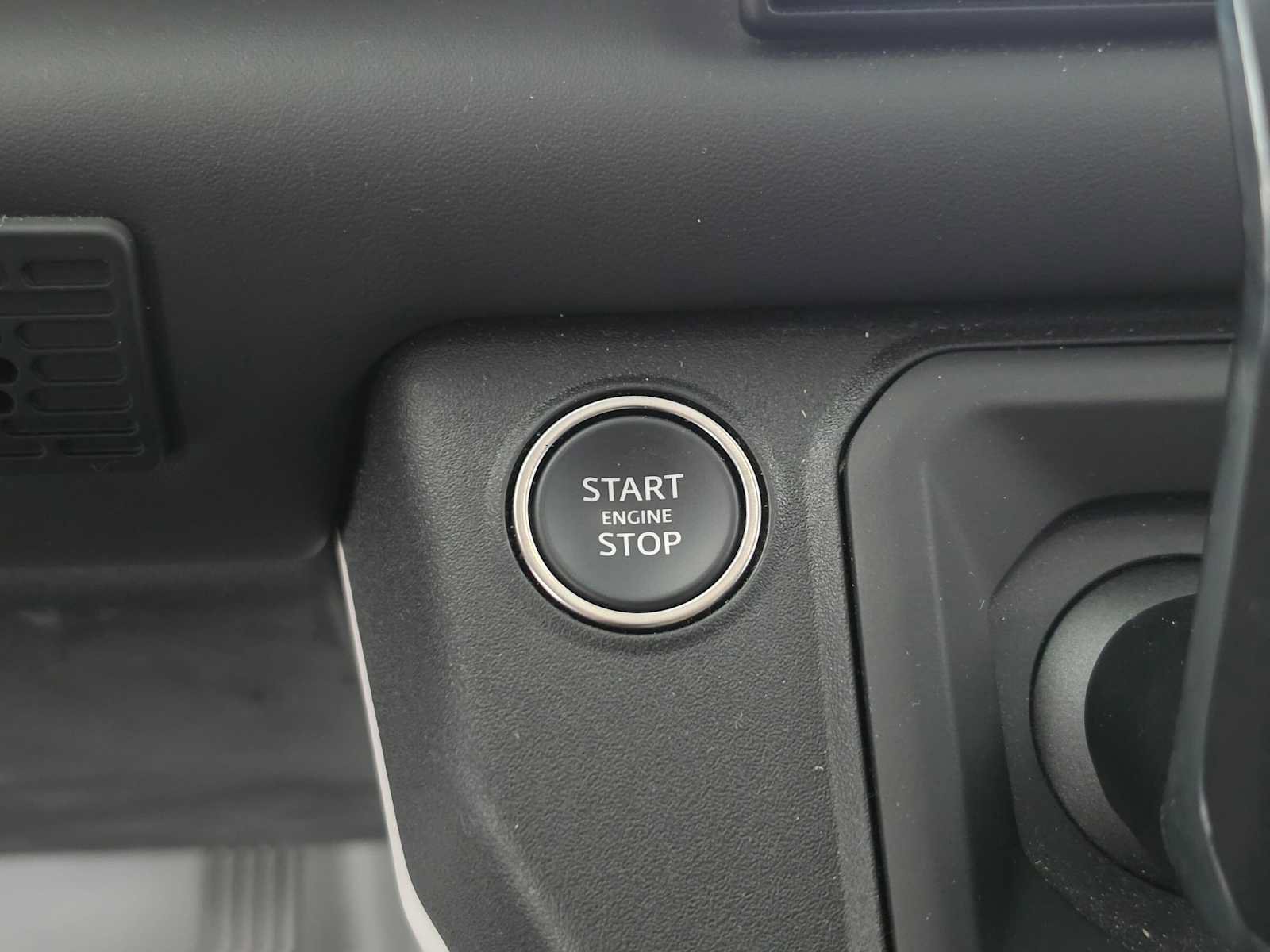 Used 2025 Land Rover Defender 110 X-Dynamic SE AWD/4WD image 32
