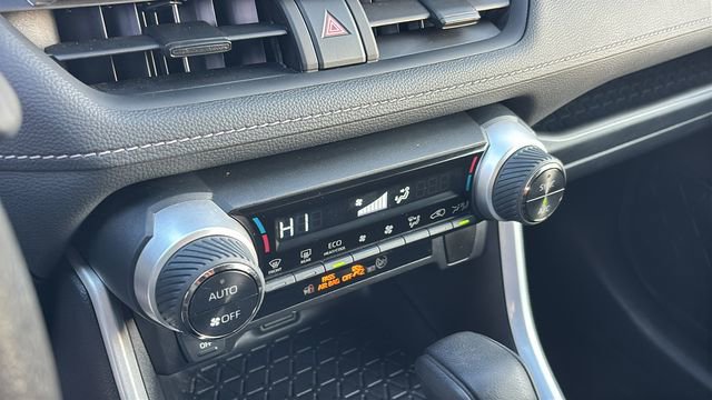 Used 2025 Toyota RAV4 LE AWD/4WD image 20