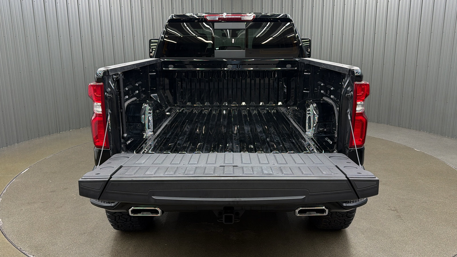 Used 2025 Chevrolet Silverado 1500 LT Trail Boss w/ Convenience Package II AWD/4WD image 18