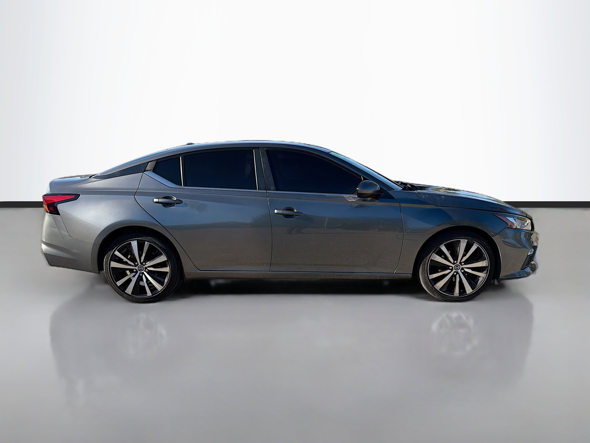 Used 2020 Nissan Altima 2.5 SR image 2
