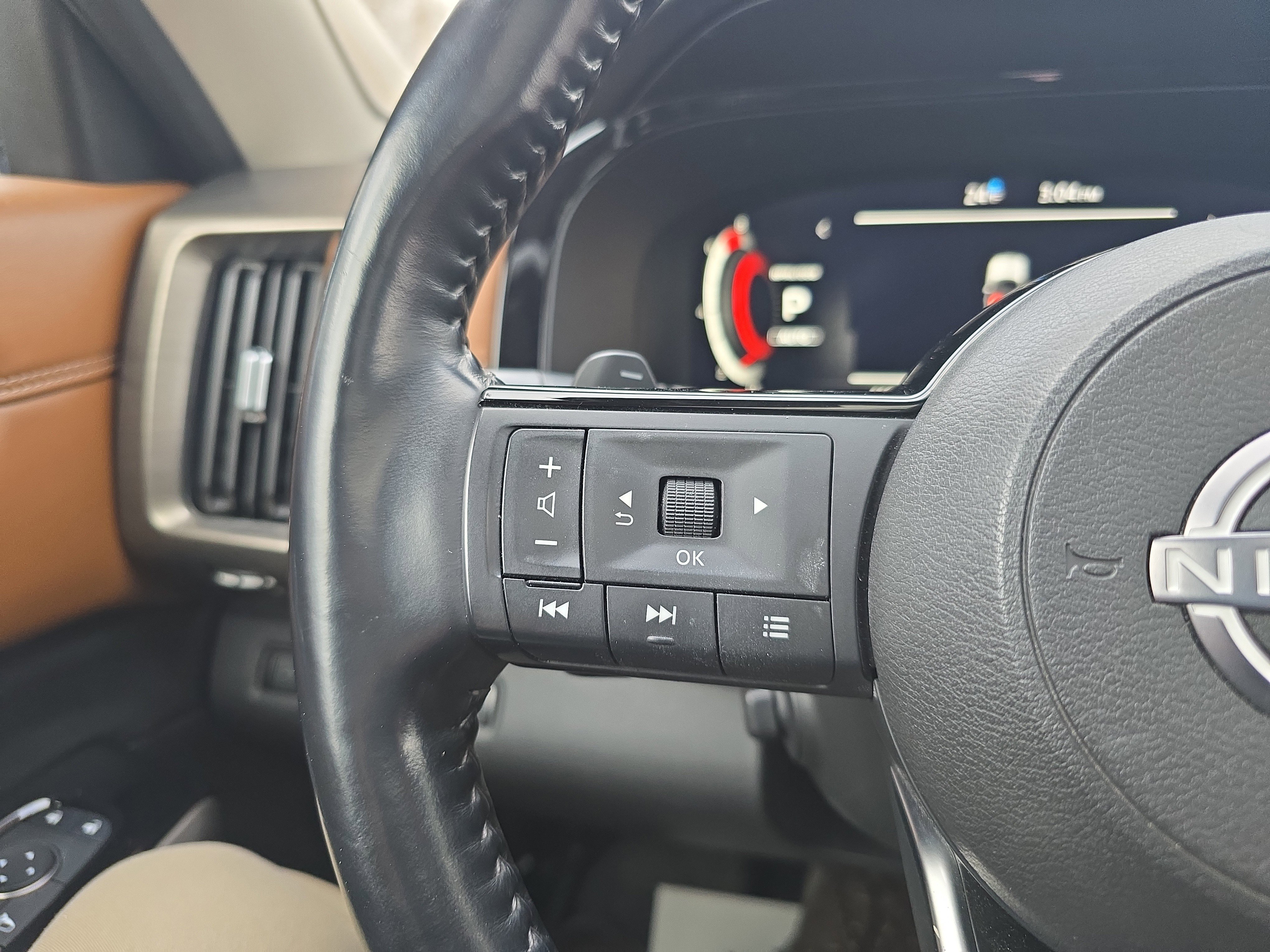 Used 2023 Nissan Pathfinder Platinum image 21