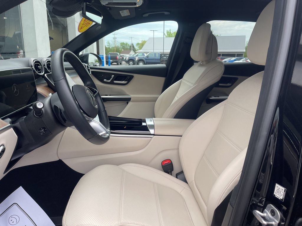 Used 2024 Mercedes-Benz GLC 300 4MATIC image 11