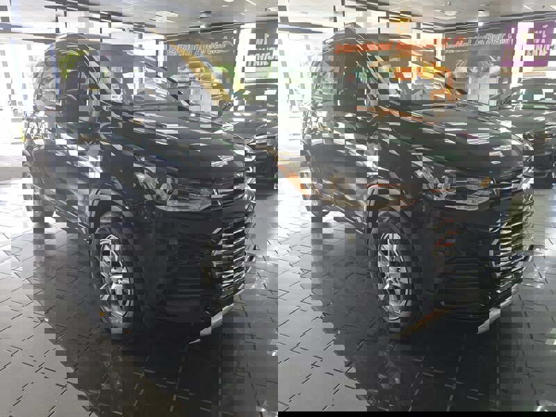 Used 2019 Chevrolet Trax LT w/ LT Convenience Package image 3