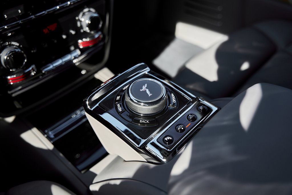 Used 2025 Rolls-Royce Phantom Sedan RWD image 75