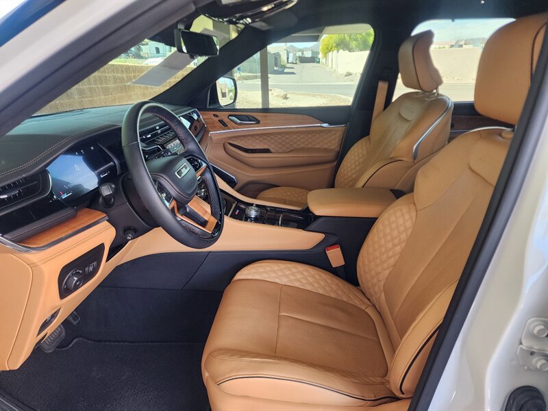 Used 2023 Jeep Grand Cherokee L Summit AWD/4WD image 28