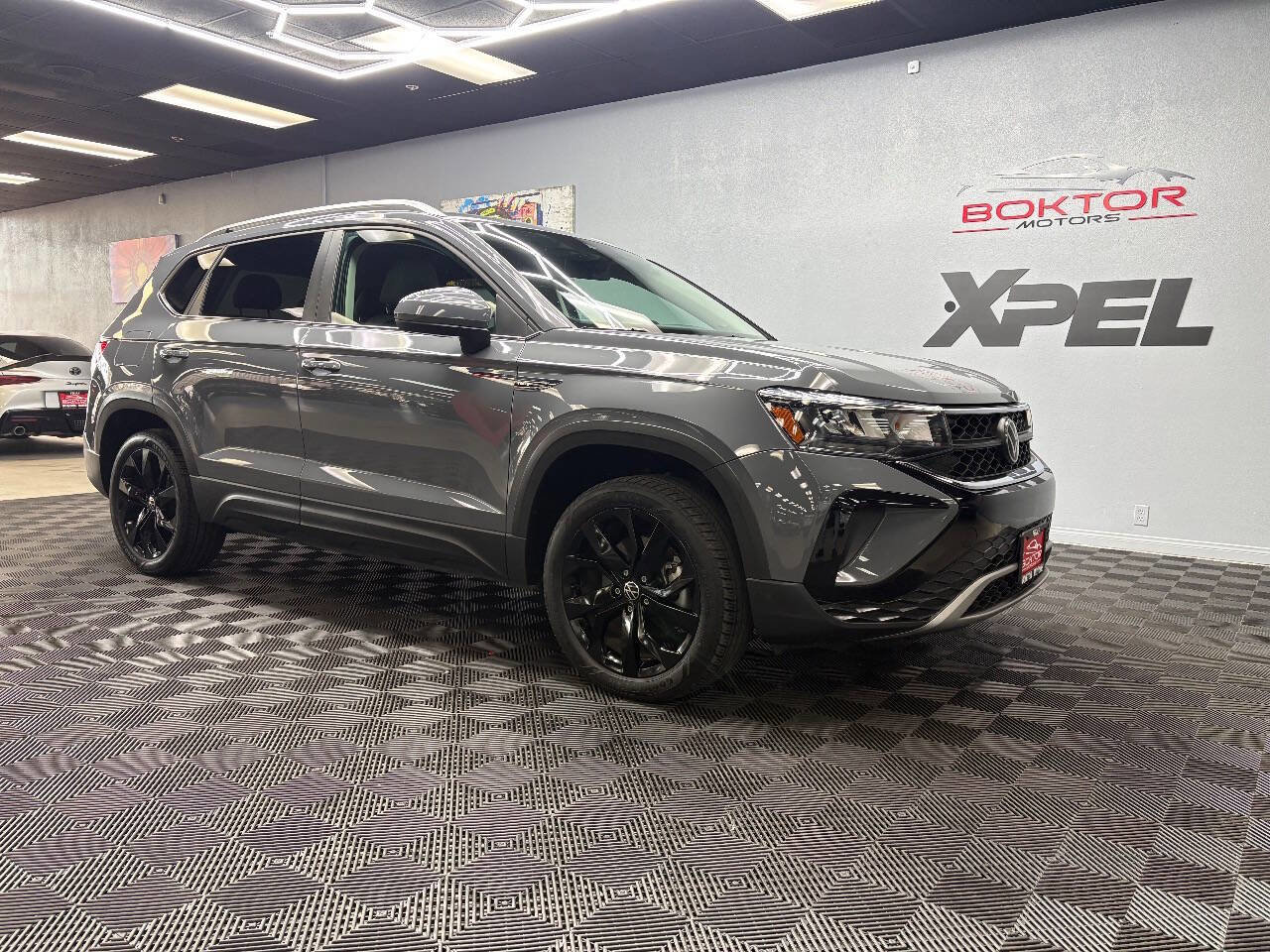 Used 2022 Volkswagen Taos SE image 1