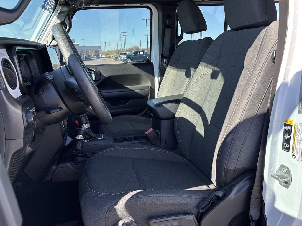 Used 2025 Jeep Wrangler Sport image 11