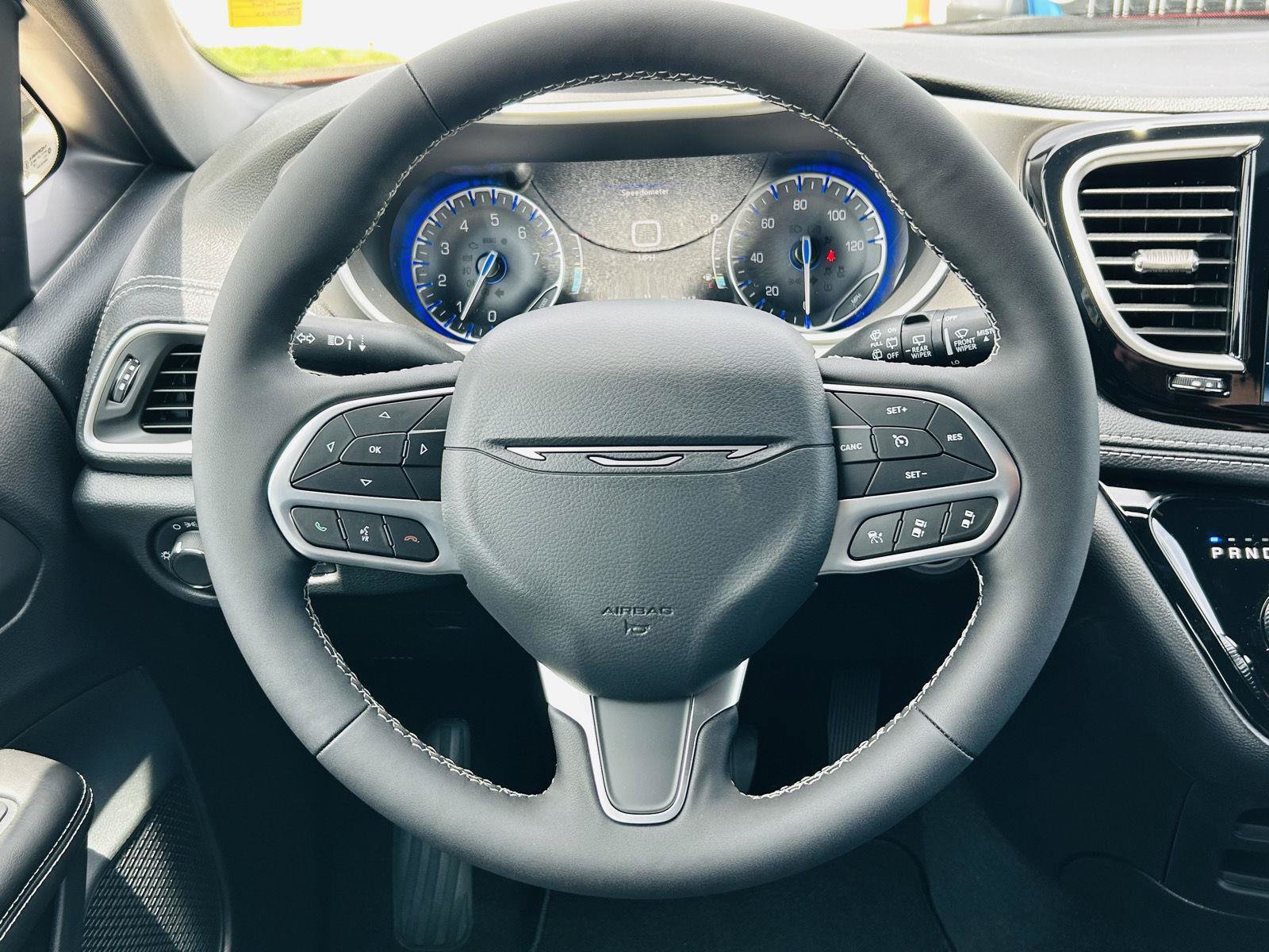 New 2027 Chrysler Pacifica Select FWD image 16