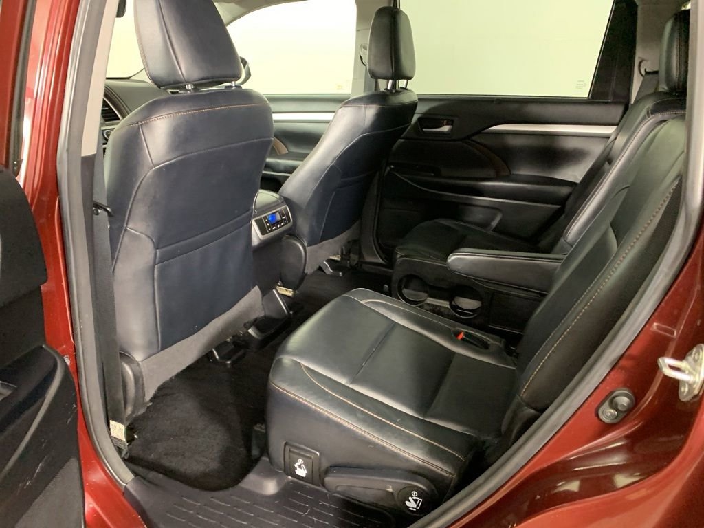 Used 2018 Toyota Highlander XLE AWD/4WD image 31