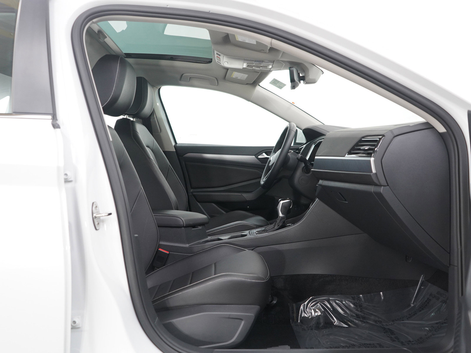 Used 2023 Volkswagen Jetta SE w/ Panoramic Sunroof Package image 10