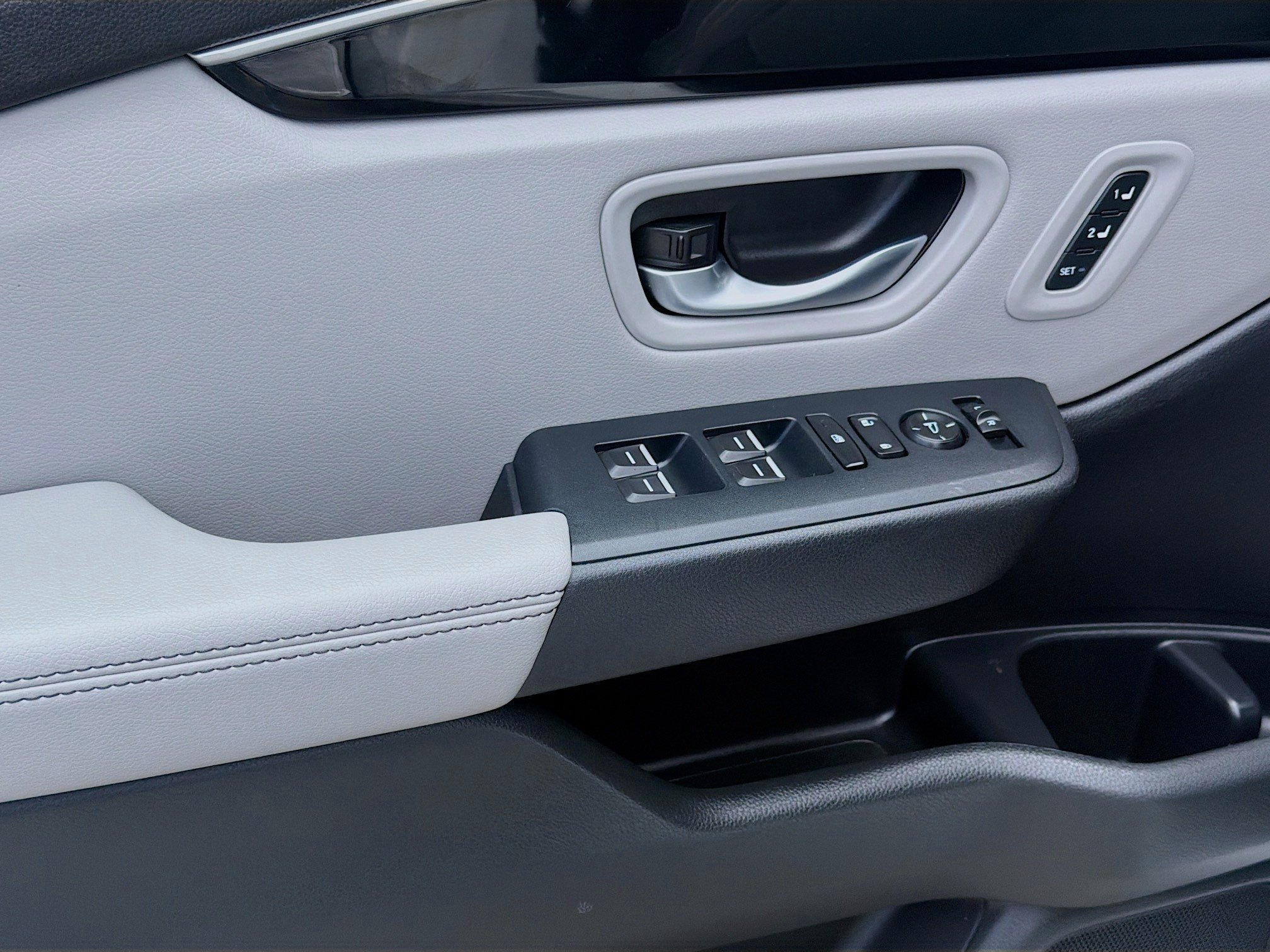 Used 2025 Honda Pilot Touring image 14
