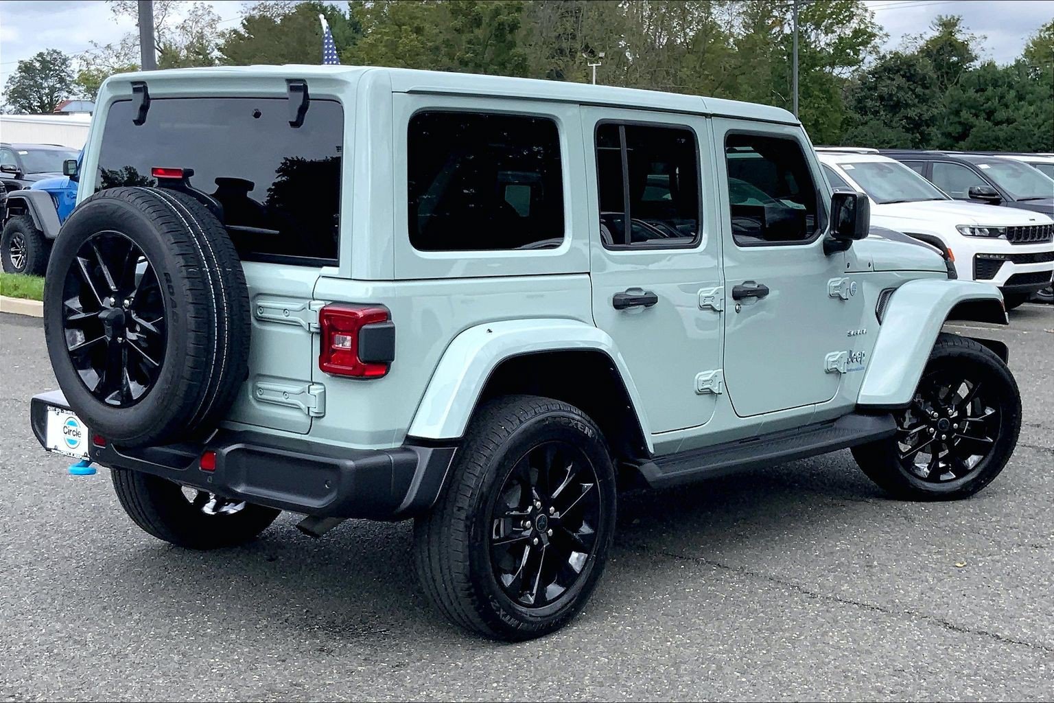 Certified 2024 Jeep Wrangler Unlimited Sahara w/ Technology Group AWD/4WD image 12
