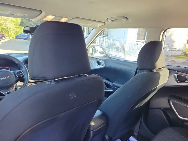 Used 2024 Kia Soul LX w/ LX Technology Package FWD image 12
