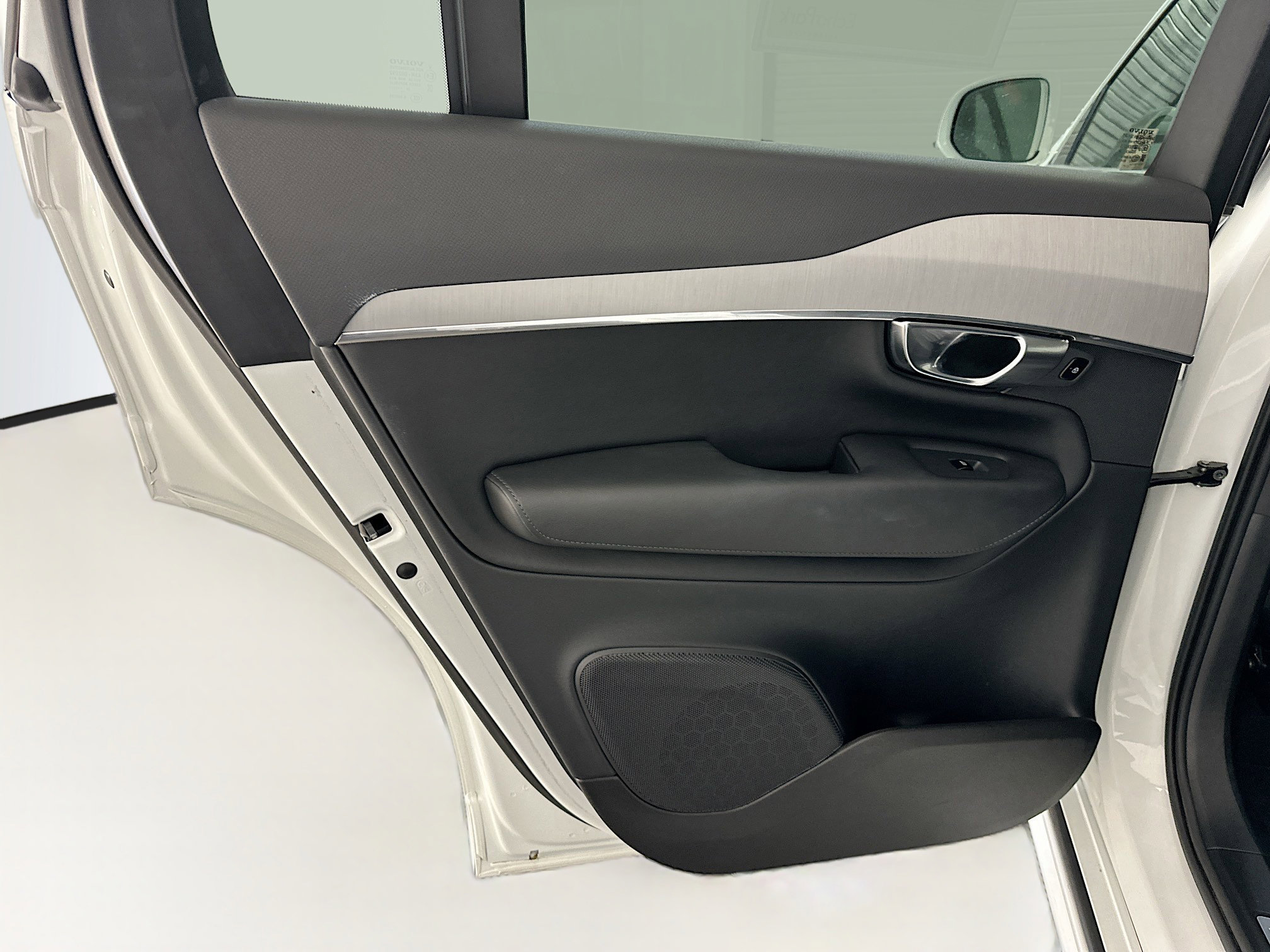 Used 2025 Volvo XC90 B5 Core image 28