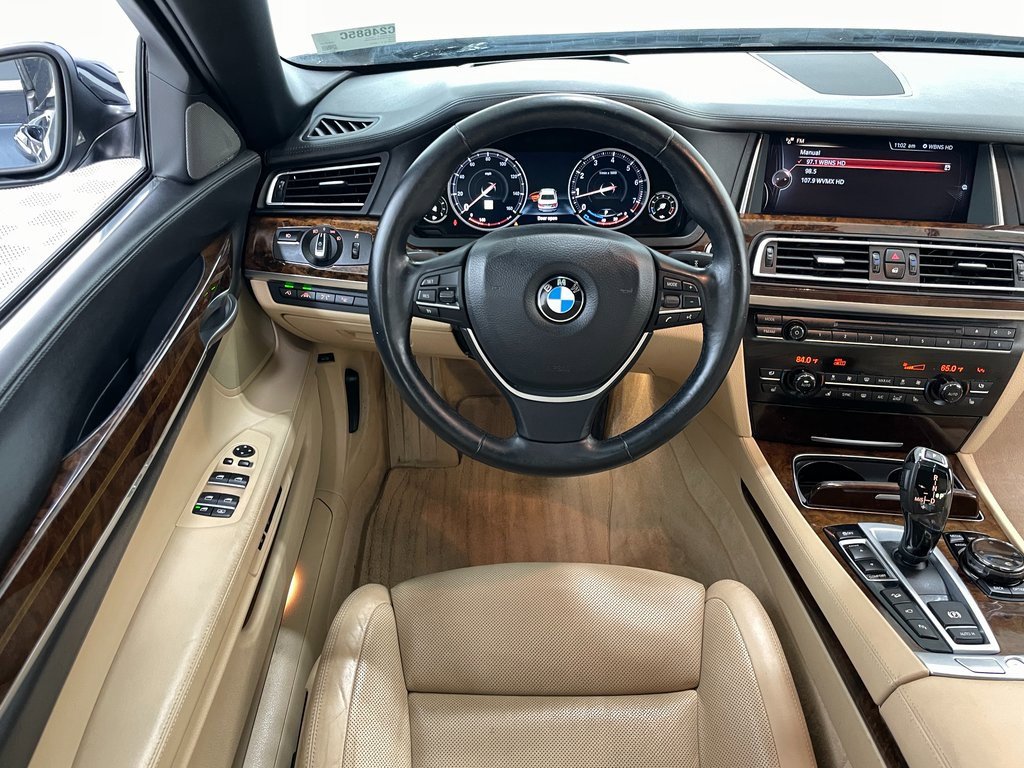 Used 2015 BMW 750Li xDrive image 25
