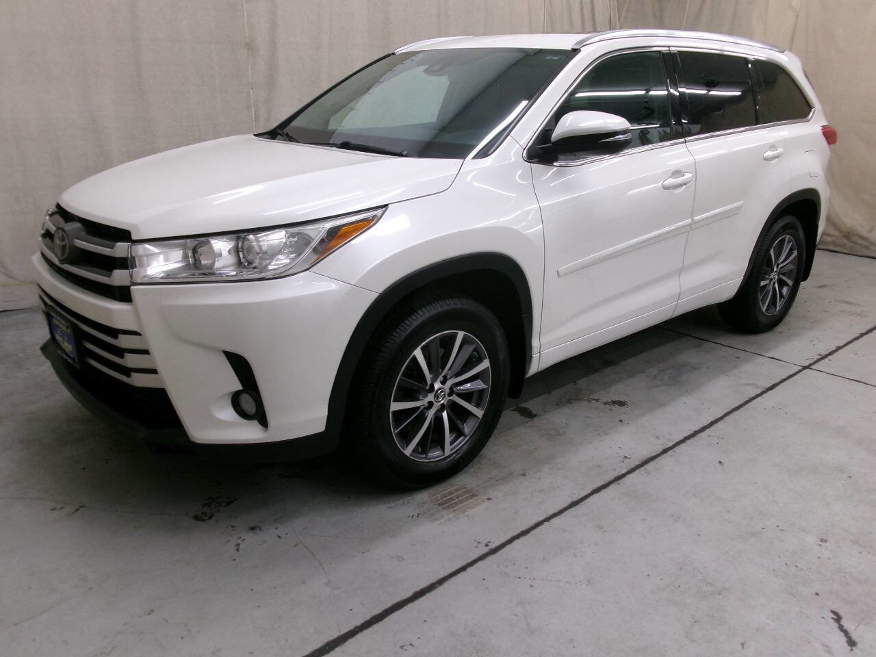 Used 2018 Toyota Highlander XLE image 1